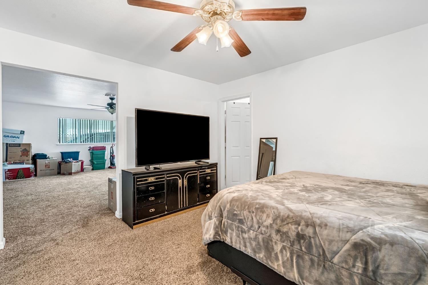 2469 Shaft St, Selma, CA 93662