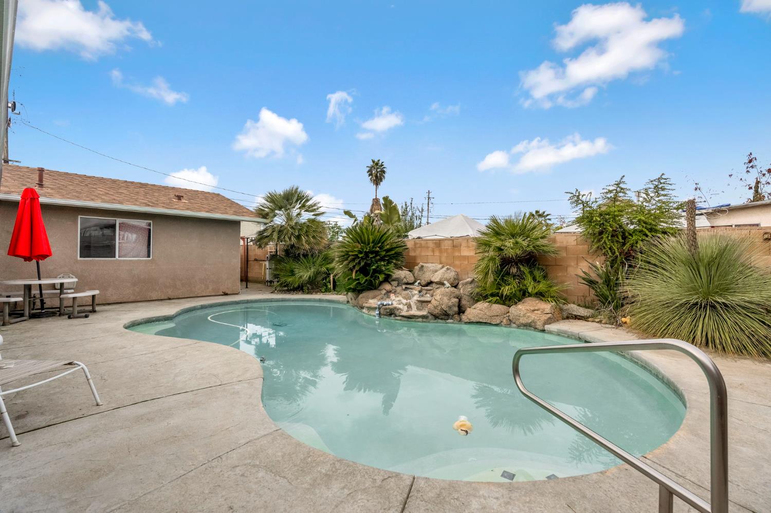 2469 Shaft St, Selma, CA 93662