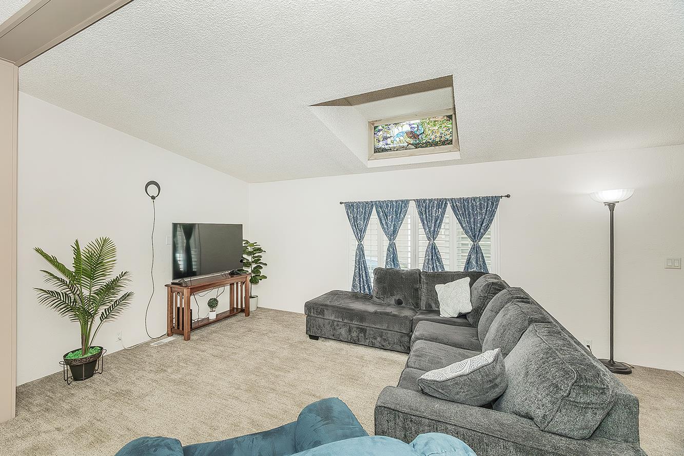 1551 6th Ave #35, Kingsburg, CA 93631
