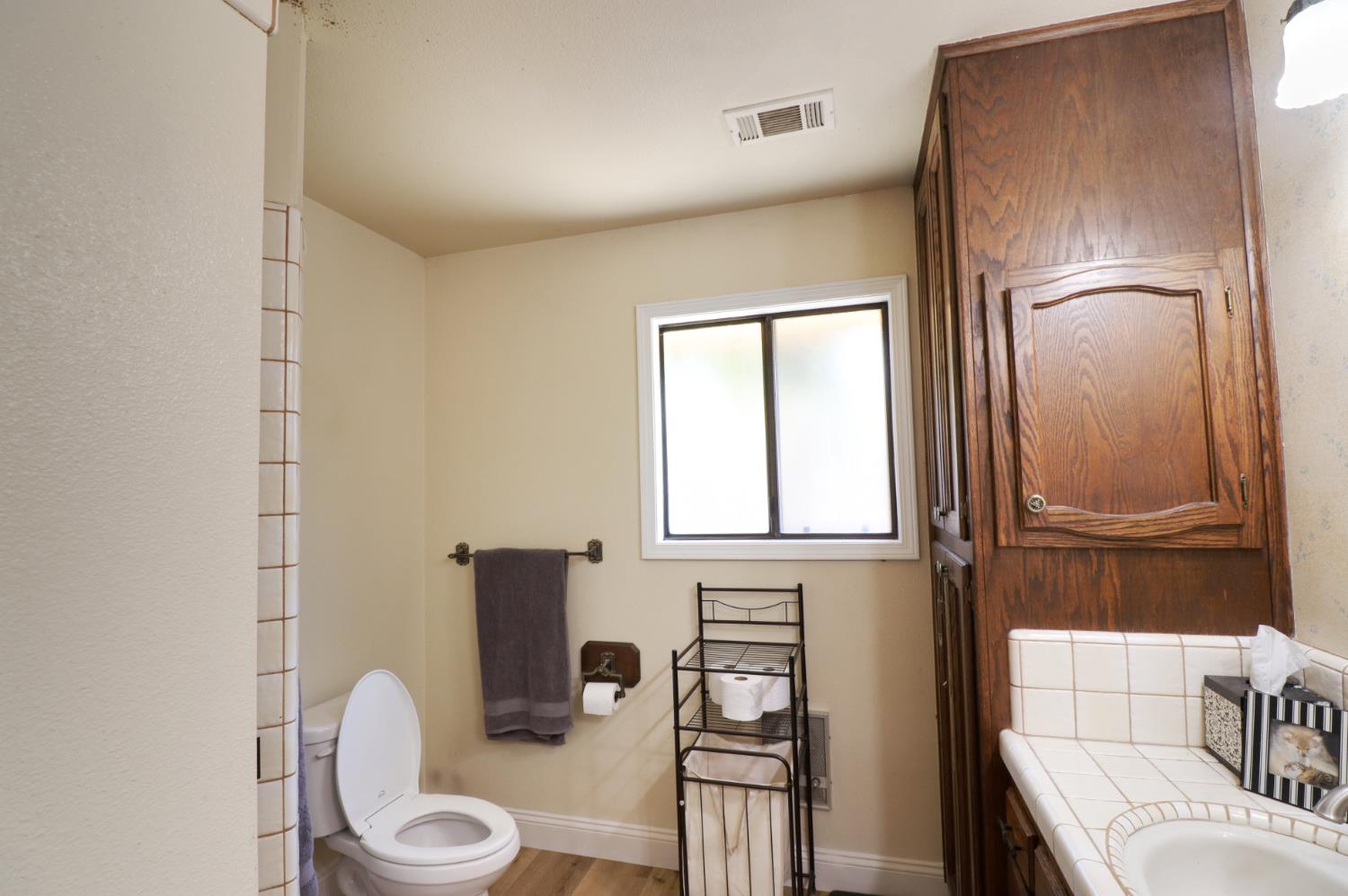 3029 Cypress Ave, Kingsburg, CA 93631