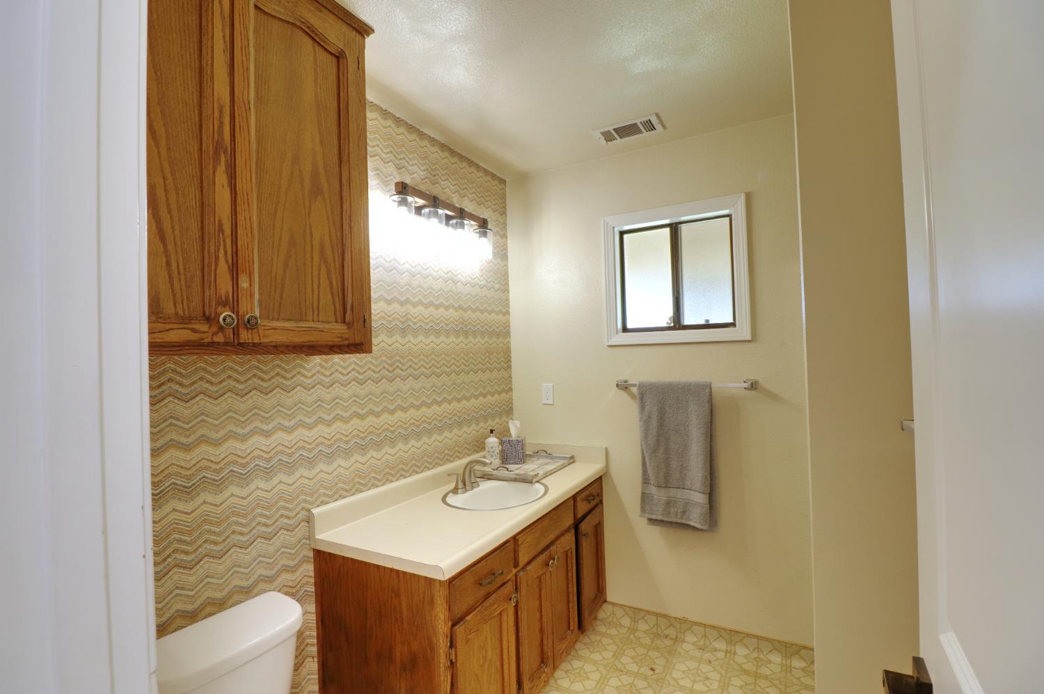 3029 Cypress Ave, Kingsburg, CA 93631